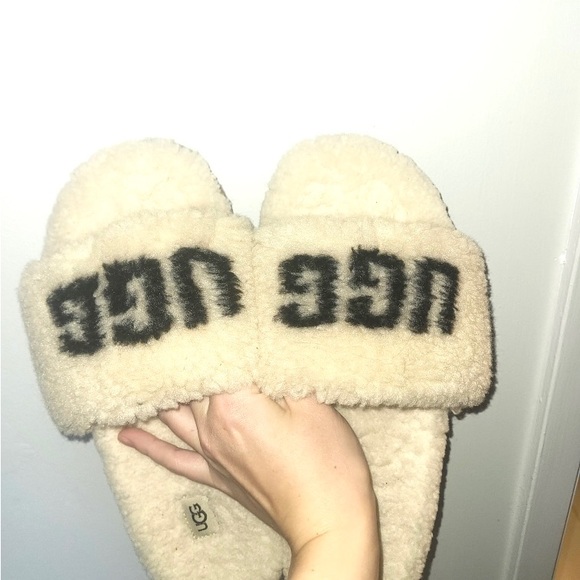Women’s UGG’s - Picture 1 of 2